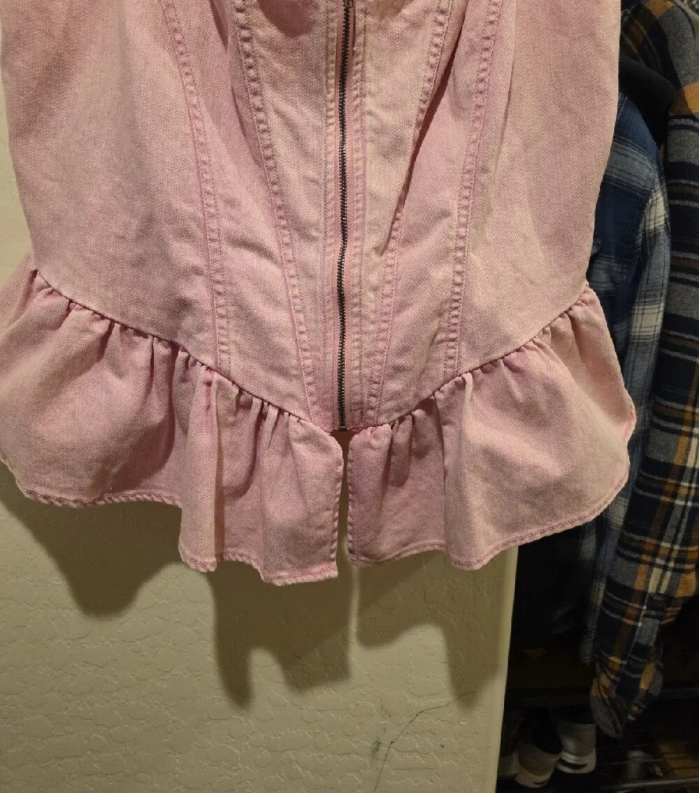 Pink Zip-Front Peplum Crop Top - Picture 4 of 8